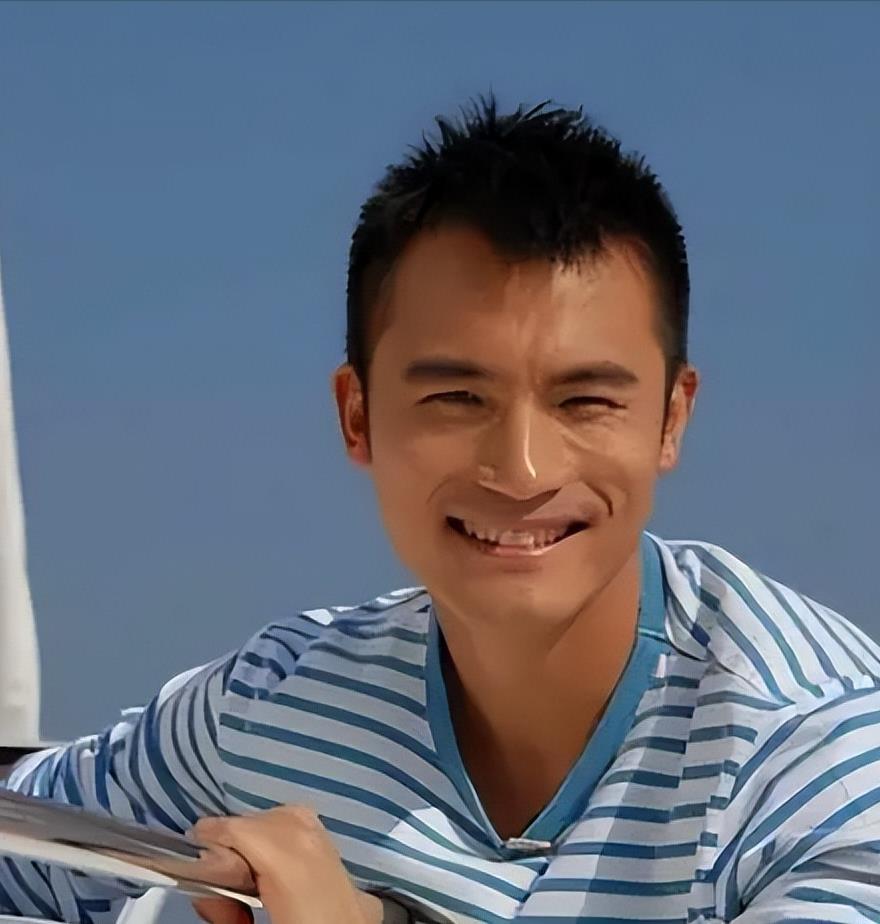 他才是人间清醒 耿乐是著名演员,娱乐圈"红三代"柯蓝的"地下男友"