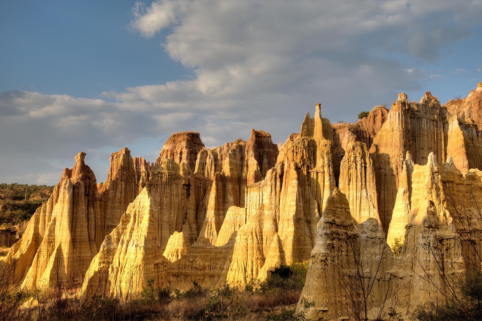 大同土林:探访黄土高原的天然奇观 大同土林位于山西省大同市大同县