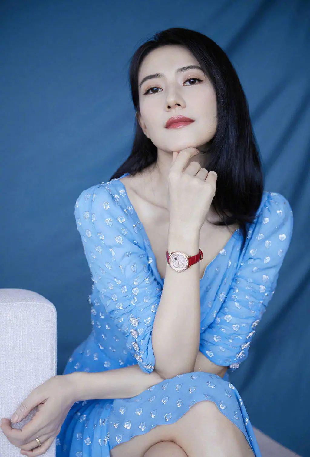 高圆圆:自然之美与时尚之魅的完美融合 高圆圆,这位国民女神,生图下的