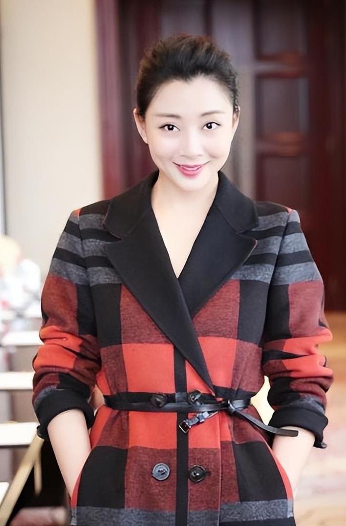 北京超市偶遇殷桃与王骁:明星与普通人之间的距离在拉近 前段时间,在