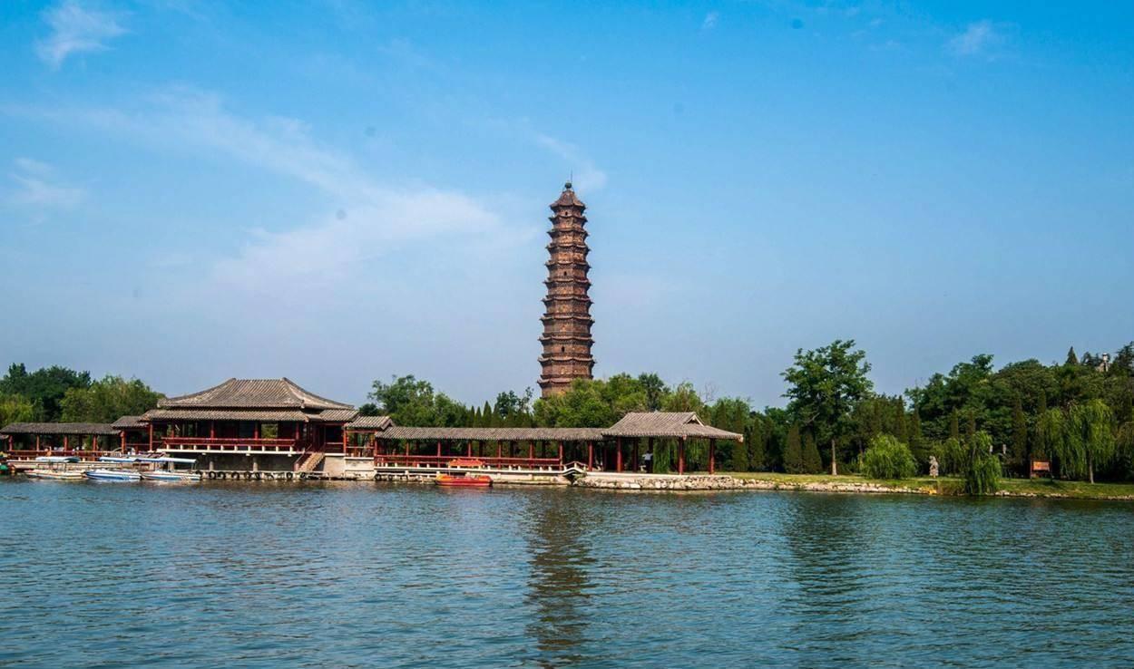 铁塔公园:开封的一颗璀璨明珠 铁塔公园,开封市的一颗璀璨明珠,近期因