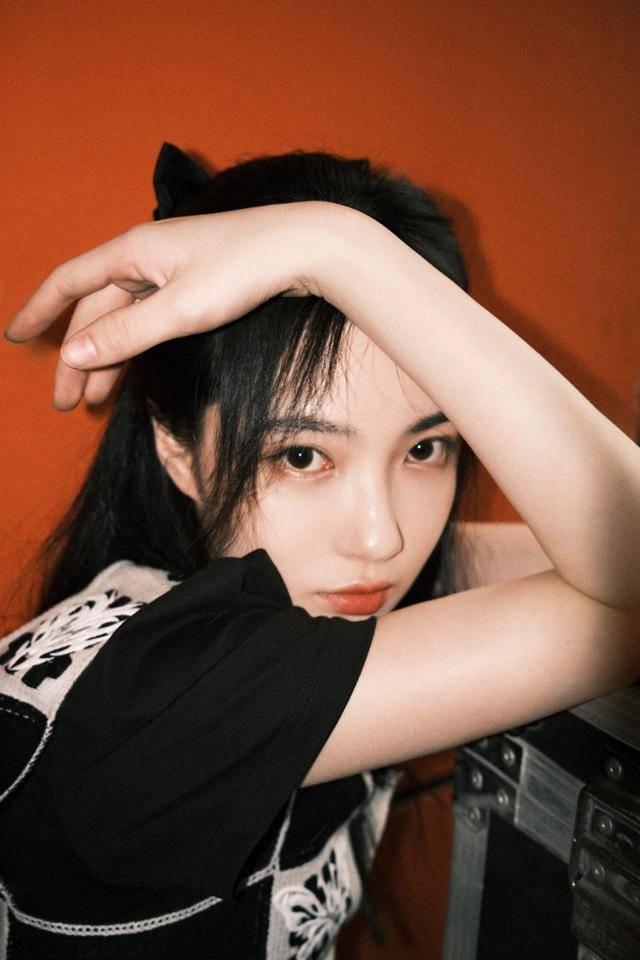 于正新剧选角中,赵嘉敏与赵晴两位女儿在于正心中的地位截然不同,一