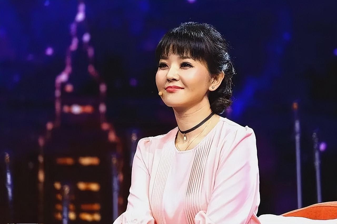 方琼:从临时工到央视明星,离职后仍被高薪聘回 方琼,曾是家喻户晓的