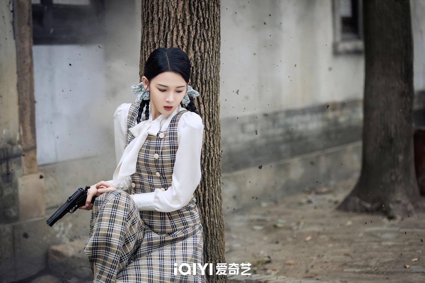 《宿命之敌》:陈克海的情感纠葛 陈克海是多情之人,对沈秋萍怜香惜玉