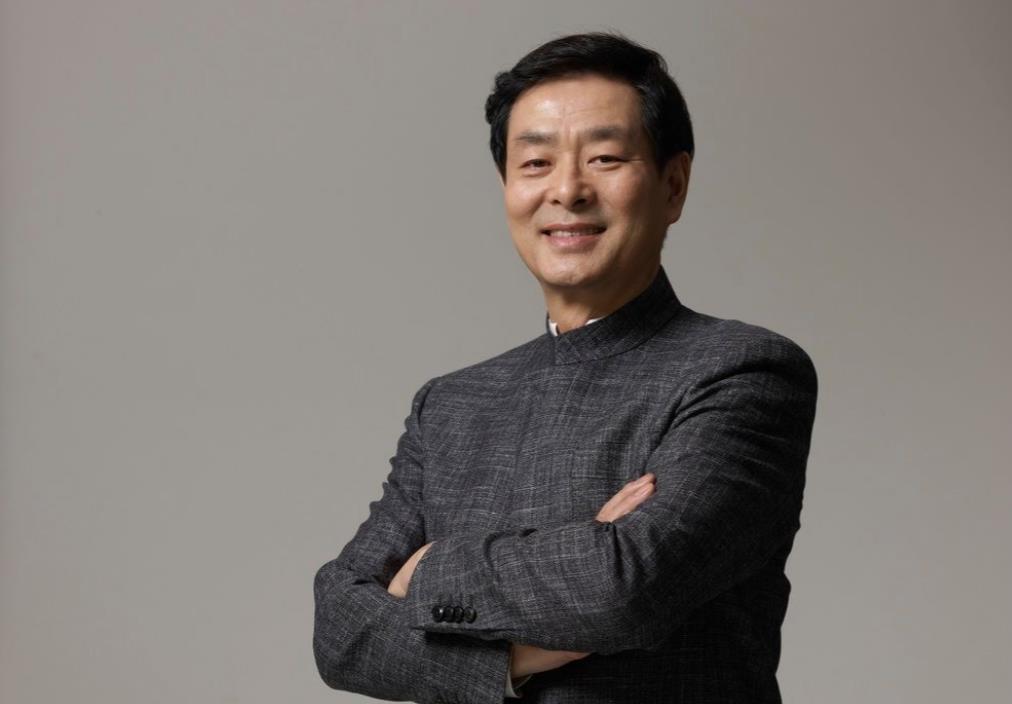 从舞台到家庭的转变,人生的另一种诠释 濮存昕,这位国家一级演员,早已