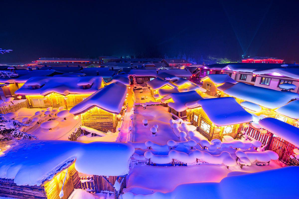 中国雪乡:冬日的仙境 中国雪乡,被誉为"冬季仙境",是摄影爱好者和冒险