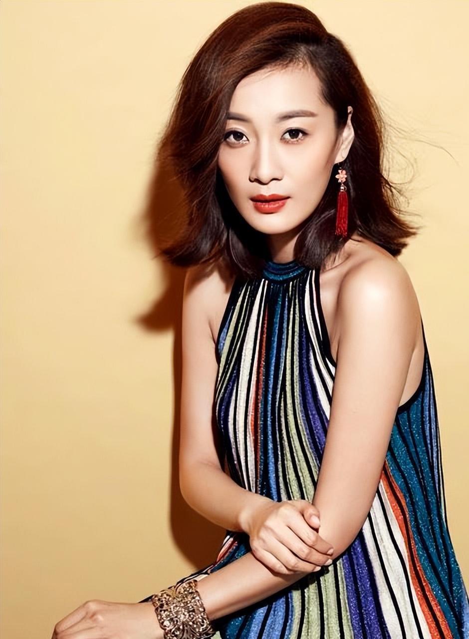 徐梵溪:娱乐圈的无名英雄 在娱乐圈的浮华背后,徐梵溪仿佛是一个静默