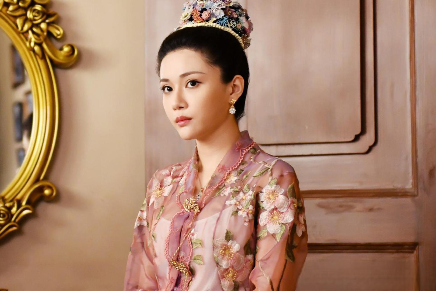 美玉的悲惨结局与月娘的奋斗历程 电视剧《小娘惹》中,美玉的结局适 