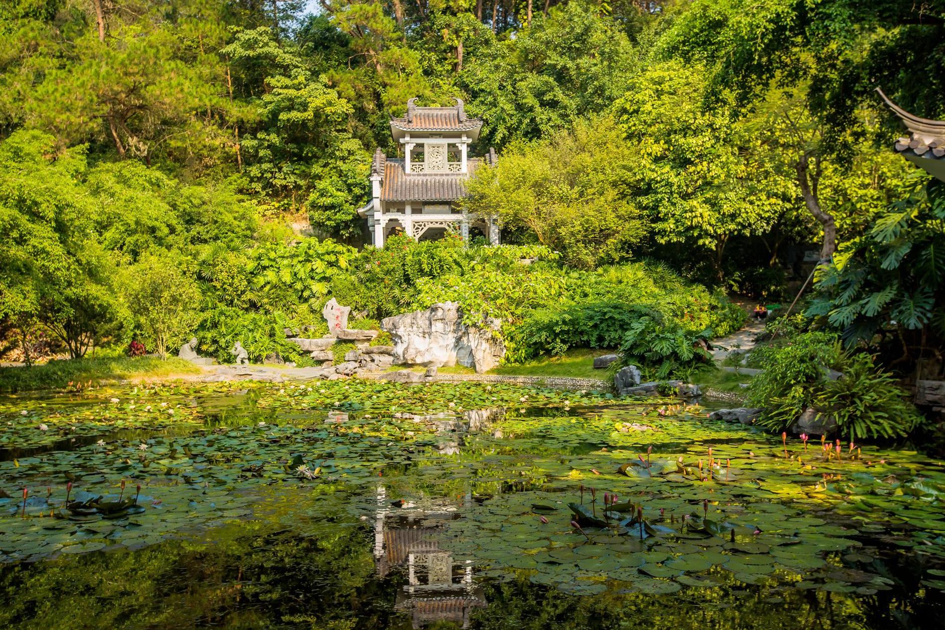 广西南宁青秀山:自然与人文的完美融合 广西南宁青秀山是一座五a级