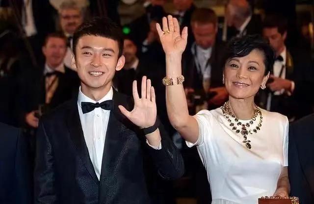 娱乐圈中的经纪人王京花:手握半壁江山,与董子健的不解之缘 在娱乐圈