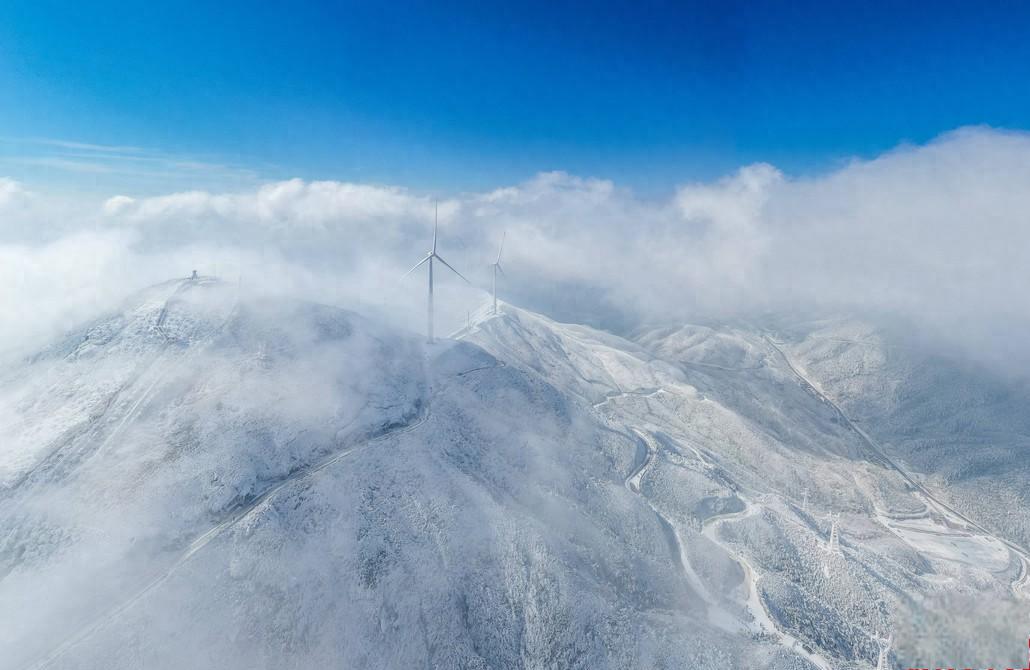 湘粤交界的冬季旅游胜地 冬日的阳光下,湘粤交界的蓝山县云冰山景区