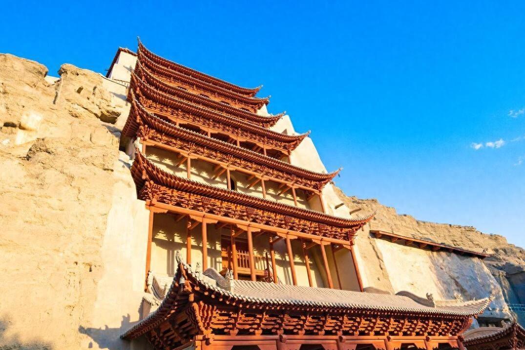 甘肃最值得一游的10大景点 甘肃是一片神秘的土地,蕴藏着无尽的历史和