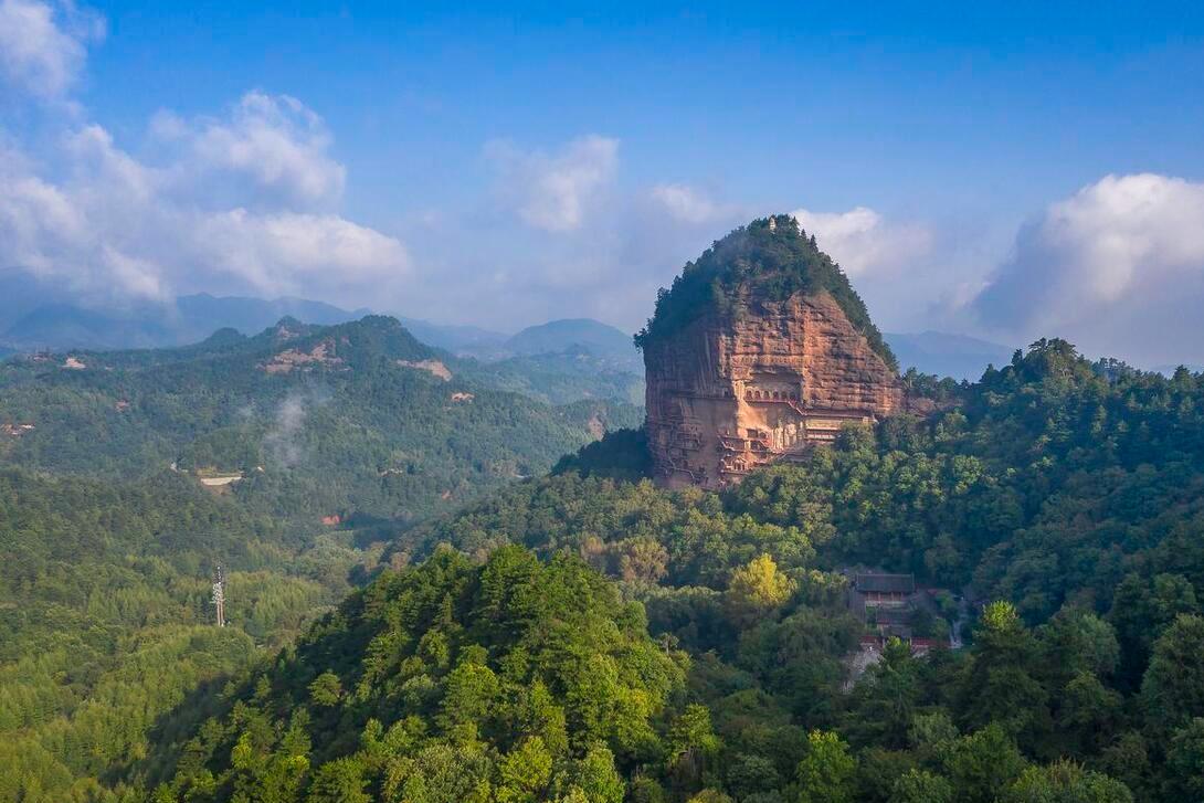 甘肃最值得一游的10大景点 甘肃是一片神秘的土地,蕴藏着无尽的历史和