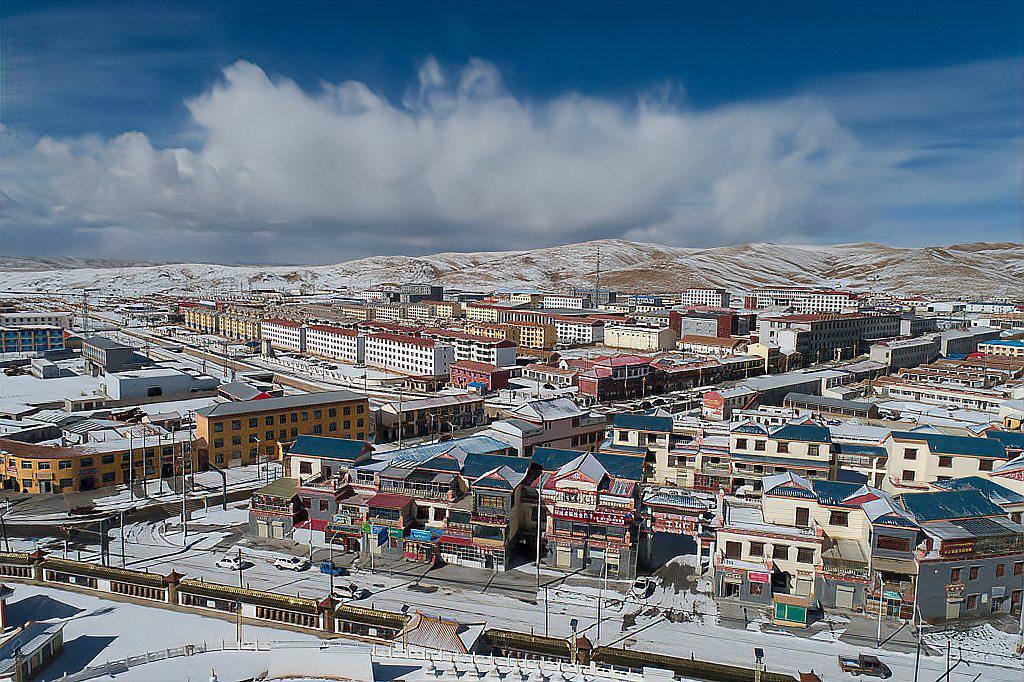 人口小县的大胆变革:玛多县如何破解体制困境 青海省玛多县面对机构