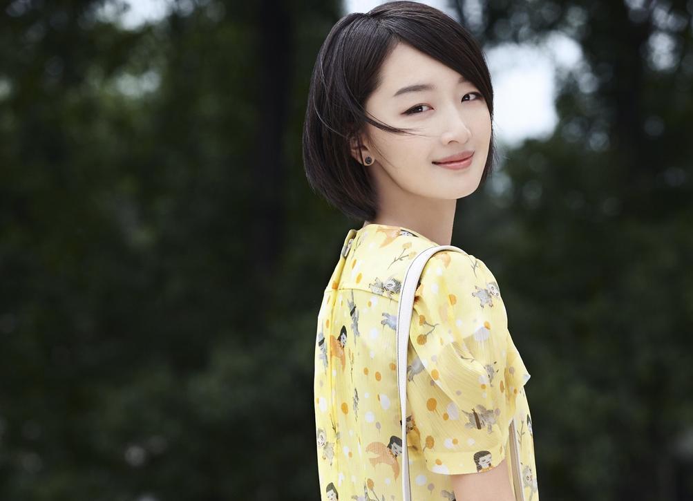 周冬雨:从邻家清纯妹妹到骨相美成熟女人 周冬雨从最初的邻家清纯妹妹