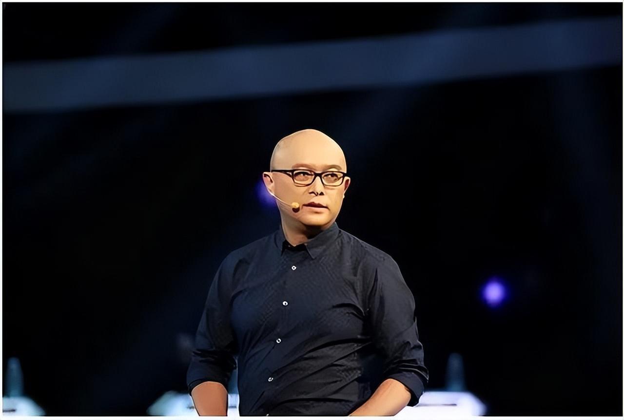 孟非:从底层到巅峰的传奇之路 孟非,一个名字,一个光头,却代表了娱乐