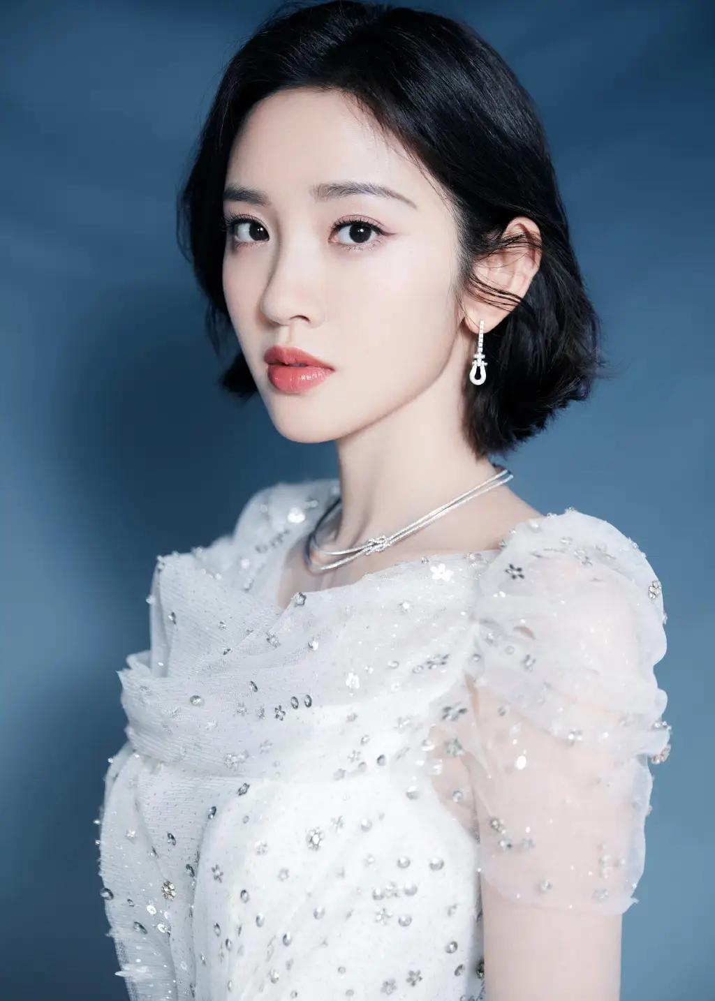 四位自带梨涡的女星,以她们的甜美笑容和灵动气质,征服了无数观众的心