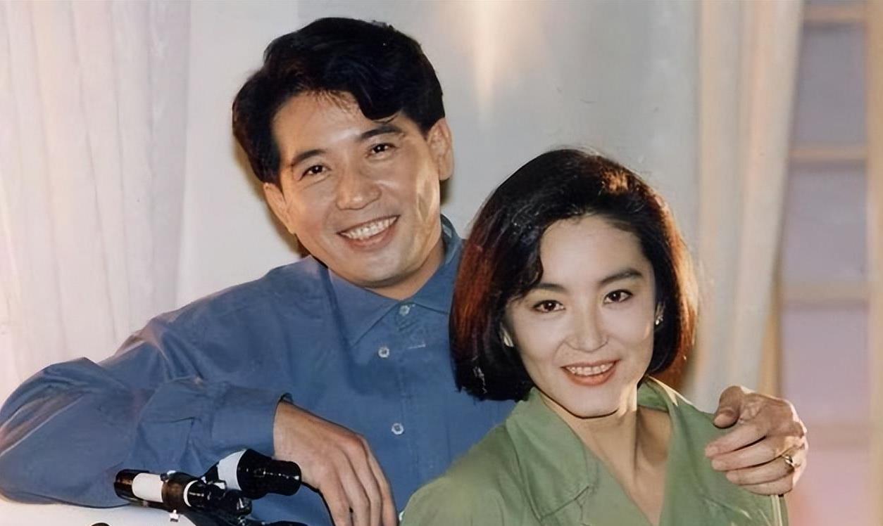 秦汉和林青霞的爱情故事 林青霞和秦汉的爱情故事长达22年,但最终因为