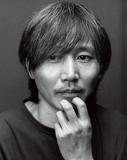 张亚东:音乐教父的坎坷情史与市场洞察 张亚东,一个在音乐界举足轻重