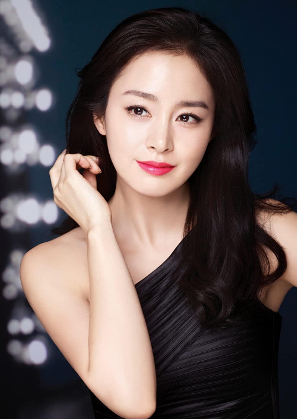 三位华语女神:全智贤,刘亦菲与十元 华语娱乐圈中有许多女星,在众多的