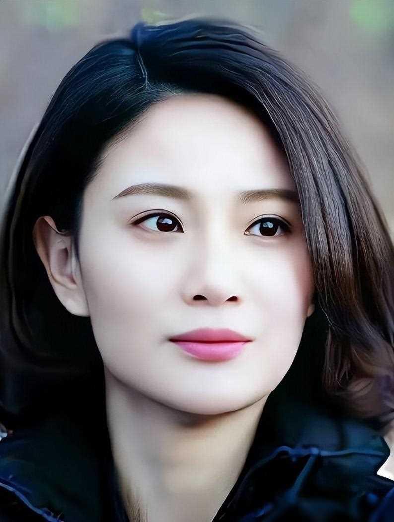 演员侯梦莎:军旅剧璀璨明星的幕后故事 侯梦莎,被誉为"最美军花",因在