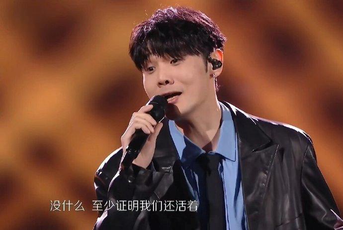 李荣浩杨丞琳:爱情在细节中绽放 在《乘风破浪的姐姐》节目中,杨丞琳