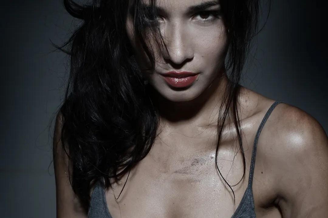 卢靖姗:中美混血的璀璨星辰 卢靖姗,中美混血的美女演员,如同星辰般