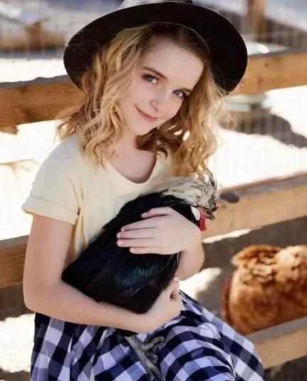 麦肯娜:好莱坞绝美御用童星 麦肯娜·格瑞斯是好莱坞的绝美御用童星