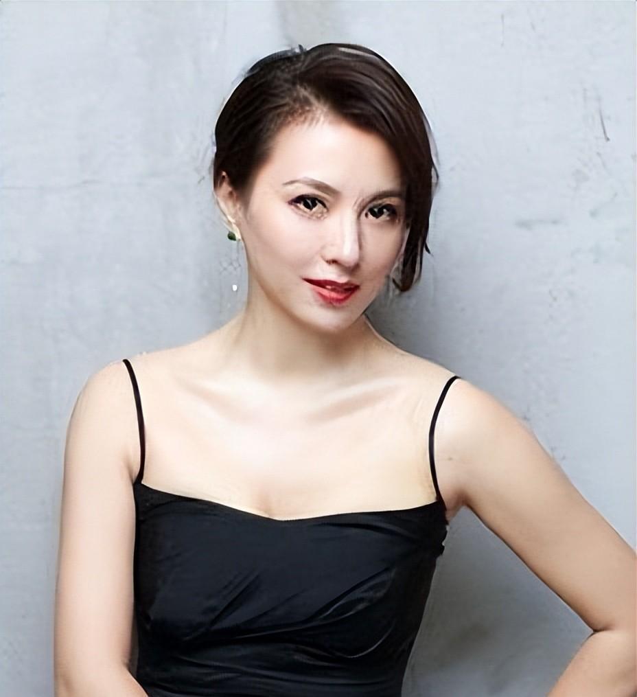 梦桐:47岁央视美女主持的幸福人生 梦桐是央视国际频道的美女主持,已