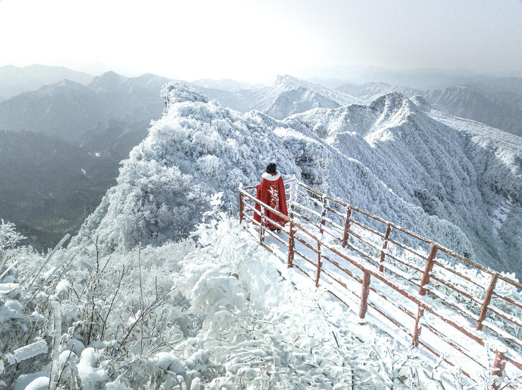 冬天的光雾山图片