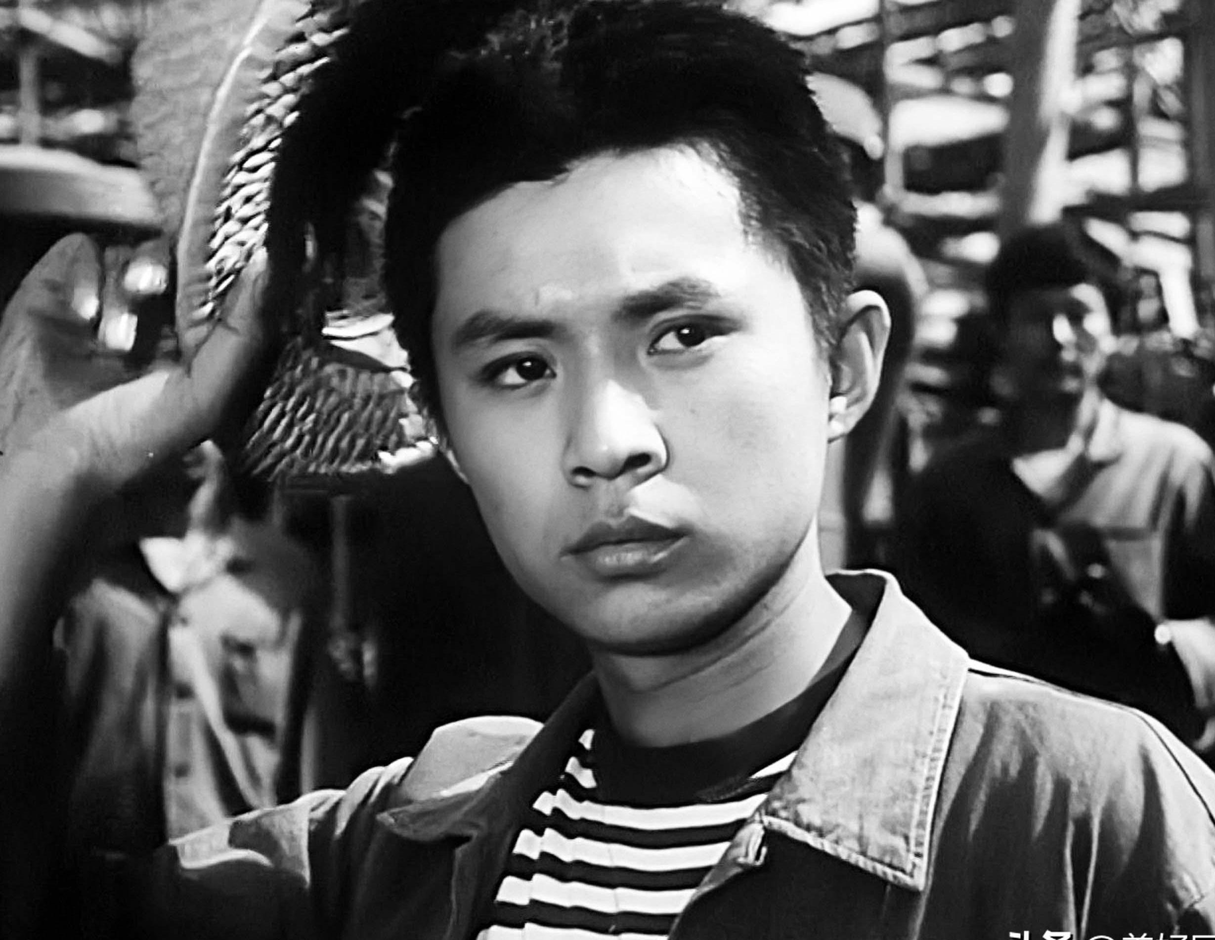 宝珣:演艺圈的归去来兮 宝珣,这位八一厂的帅哥影星,曾是无数观众的