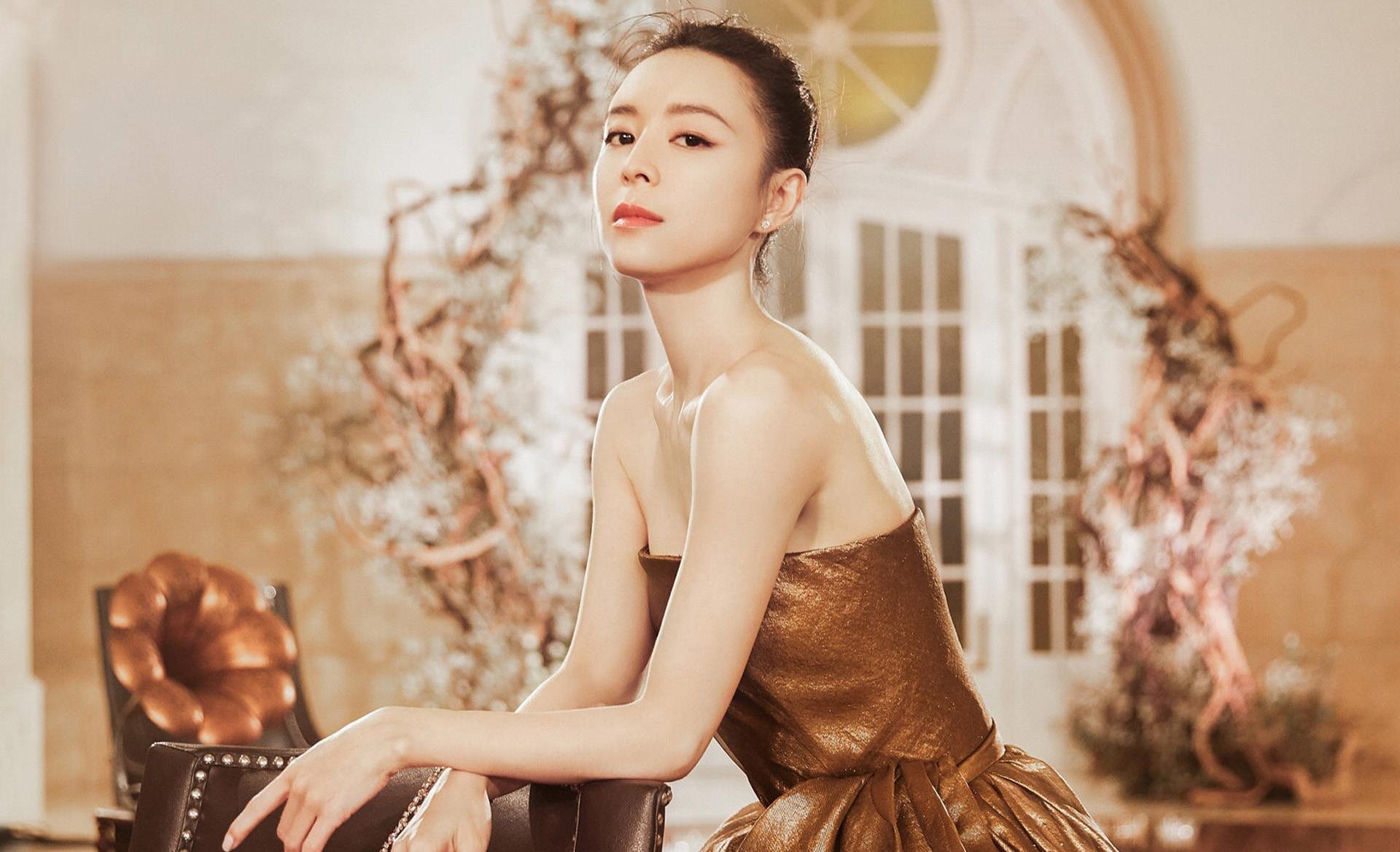 张静初:演技卓越的女神,未来可期 张静初,这位来自中国大陆的女艺人