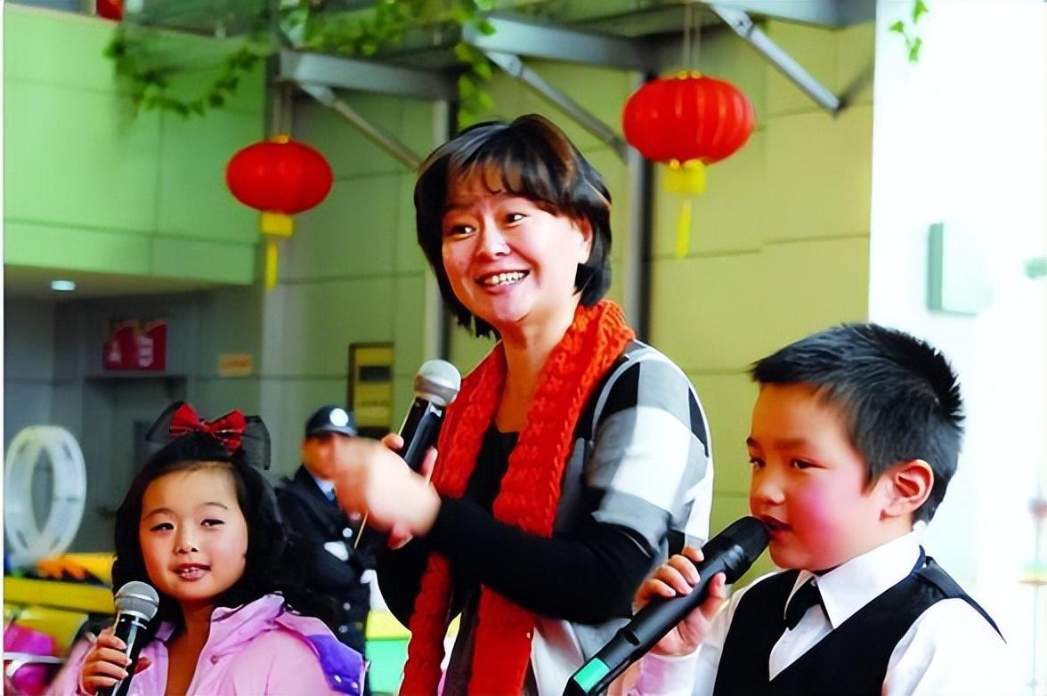 鞠萍:历经风雨,终遇幸福 鞠萍,一个陪伴了无数人成长的少儿节目主持人