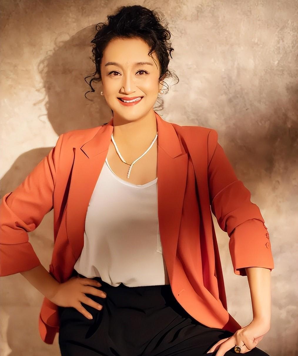 坚定梦想,勇往直前:杨昆的人生之旅 杨昆,一位演员,因在多部影视作品