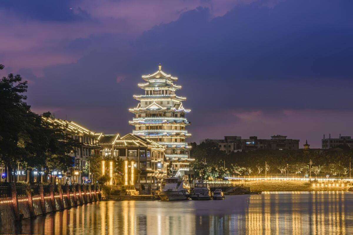 惠州:客家文化的发源地 重庆与惠州,两座风格迥异的城市,却都留下了