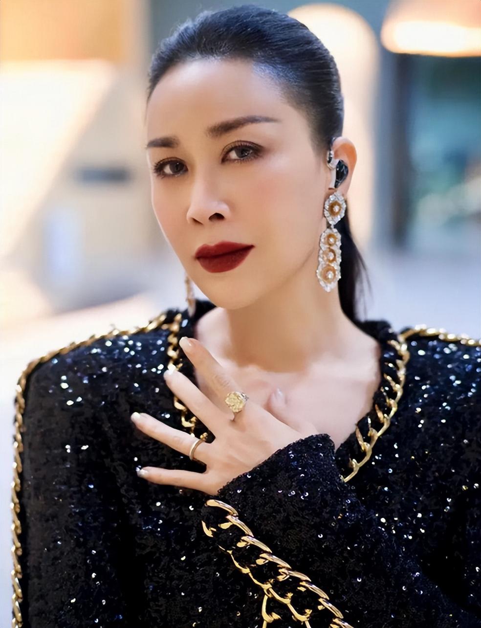 那英56岁生日:零明星送祝福 那英56岁生日,没有明星送祝福,黄渤曾说过