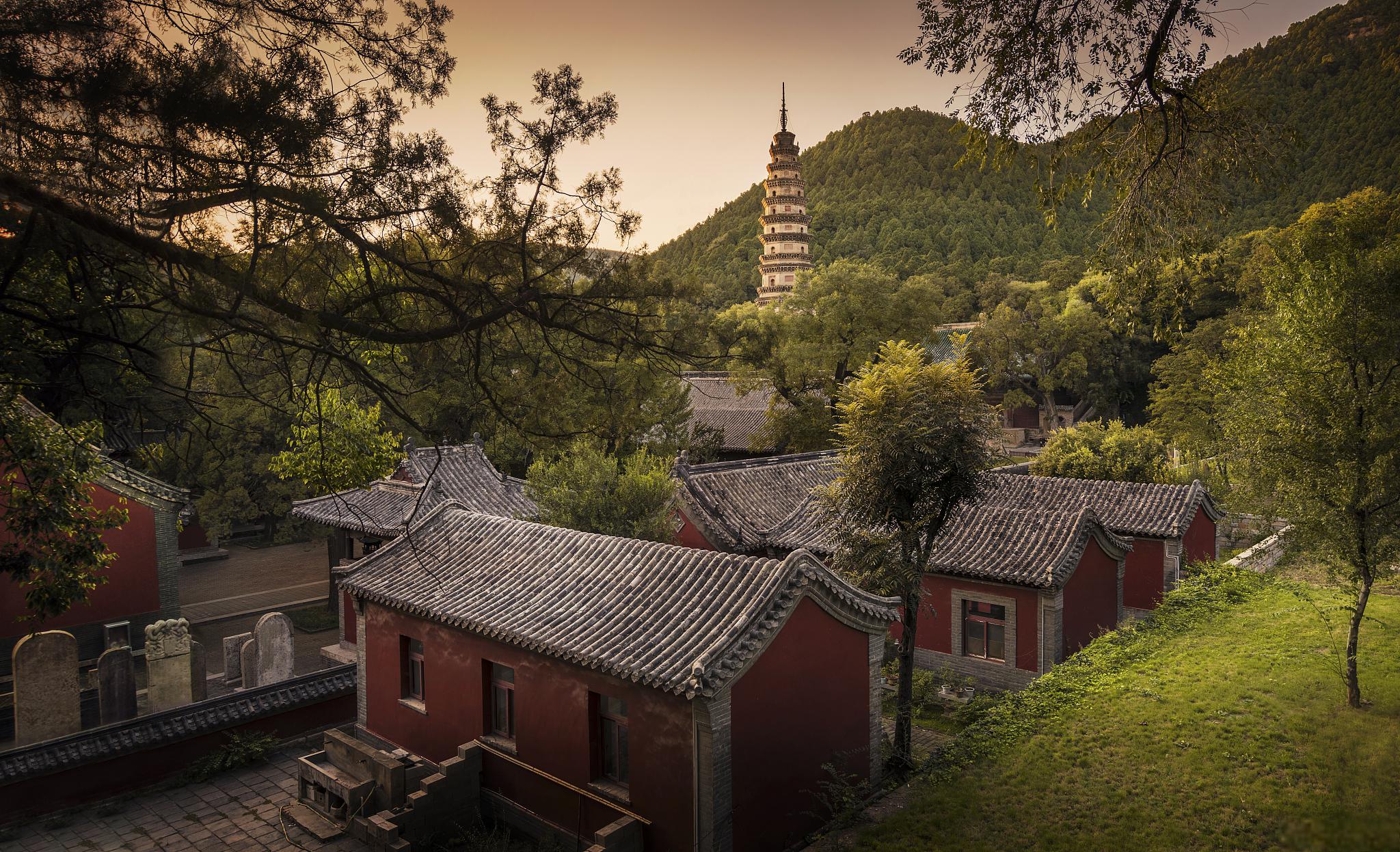 探寻千年古刹,尽享文化盛宴:灵岩寺一日游全攻略 灵岩寺,位于济南市