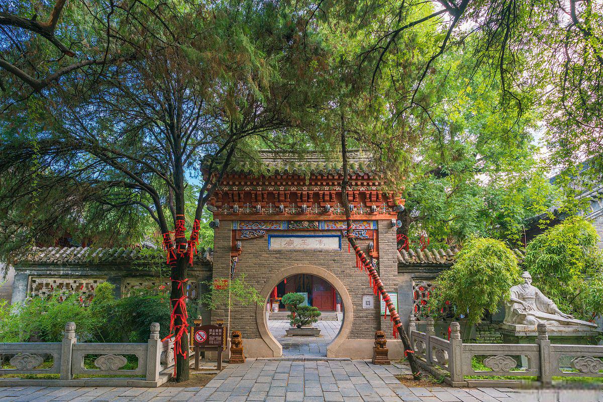 探寻千年古刹,尽享文化盛宴:灵岩寺一日游全攻略 灵岩寺,位于济南市