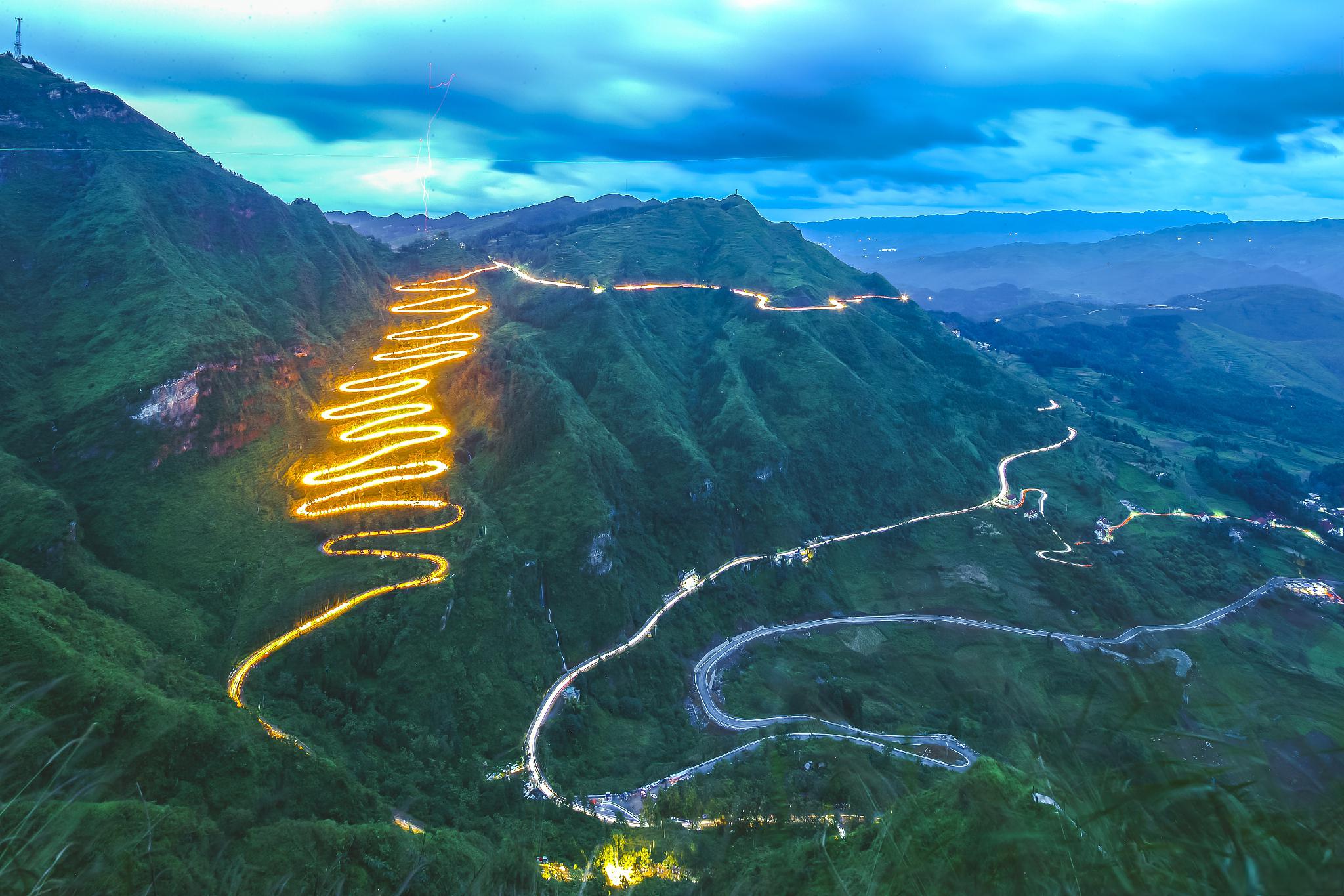 贵州24道拐:穿越历史的险峻之美 探秘贵州24道拐,感受历史与自然的