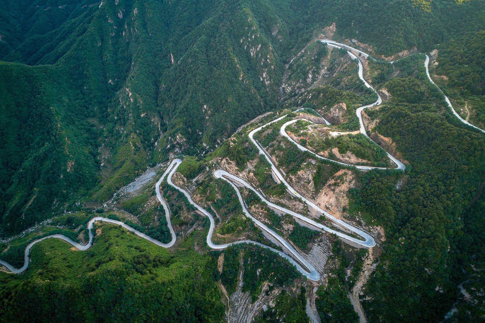 贵州24道拐:穿越历史的险峻之美 探秘贵州24道拐