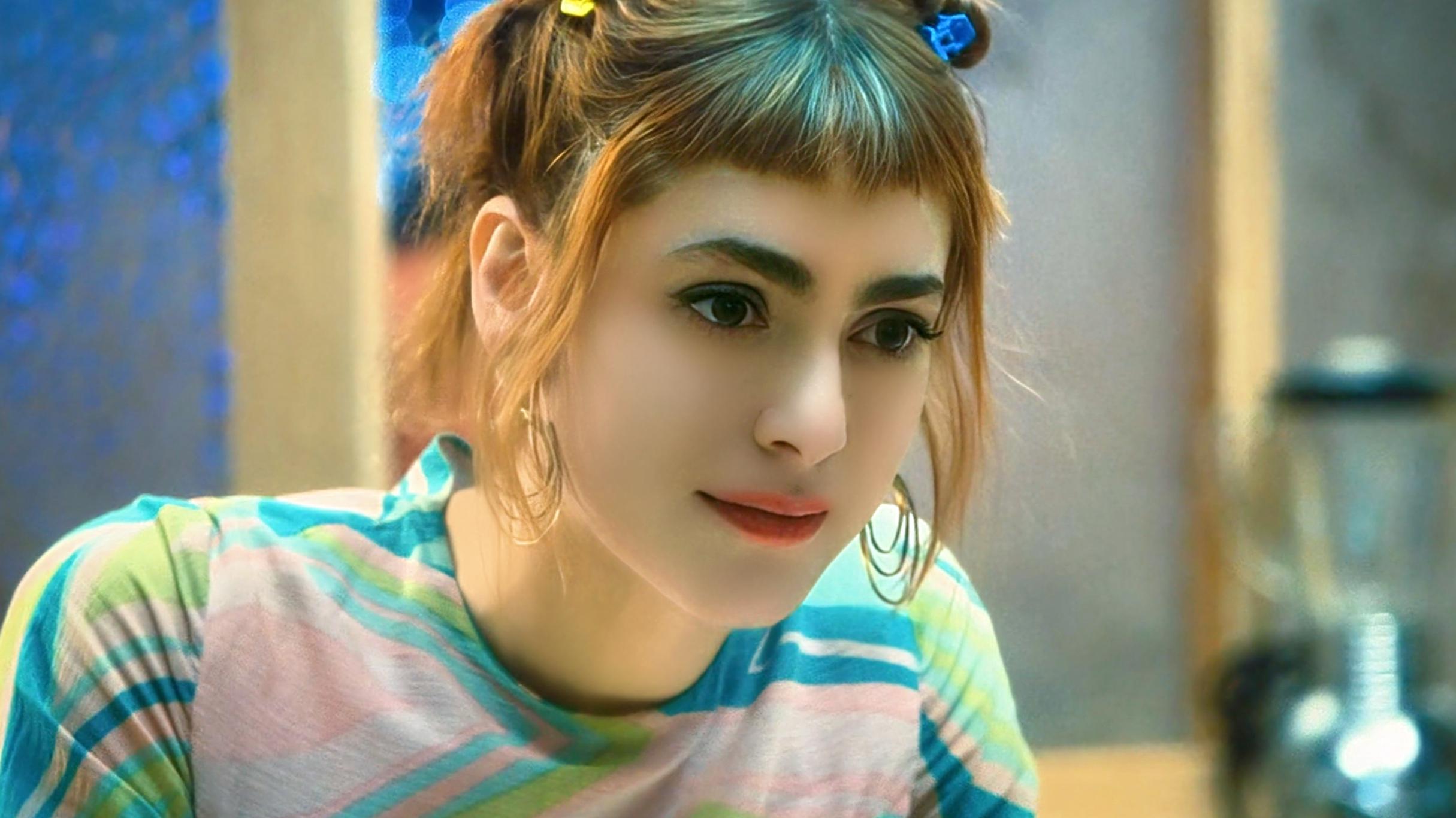 她美丽又纯真,让人无法抗拒的魅力 她凭借着美丽和