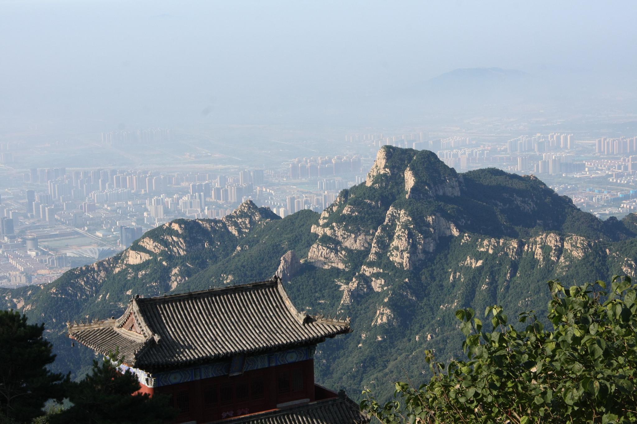 历史文化与自然风光的完美结合 北镇市位于辽宁省西部的医巫闾山东麓