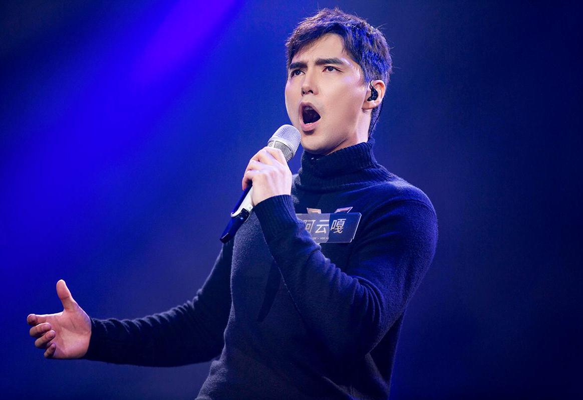 绯闻背后的真相与神秘交集 音乐剧演员阿云嘎和主持人陈鲁豫疑似恋爱