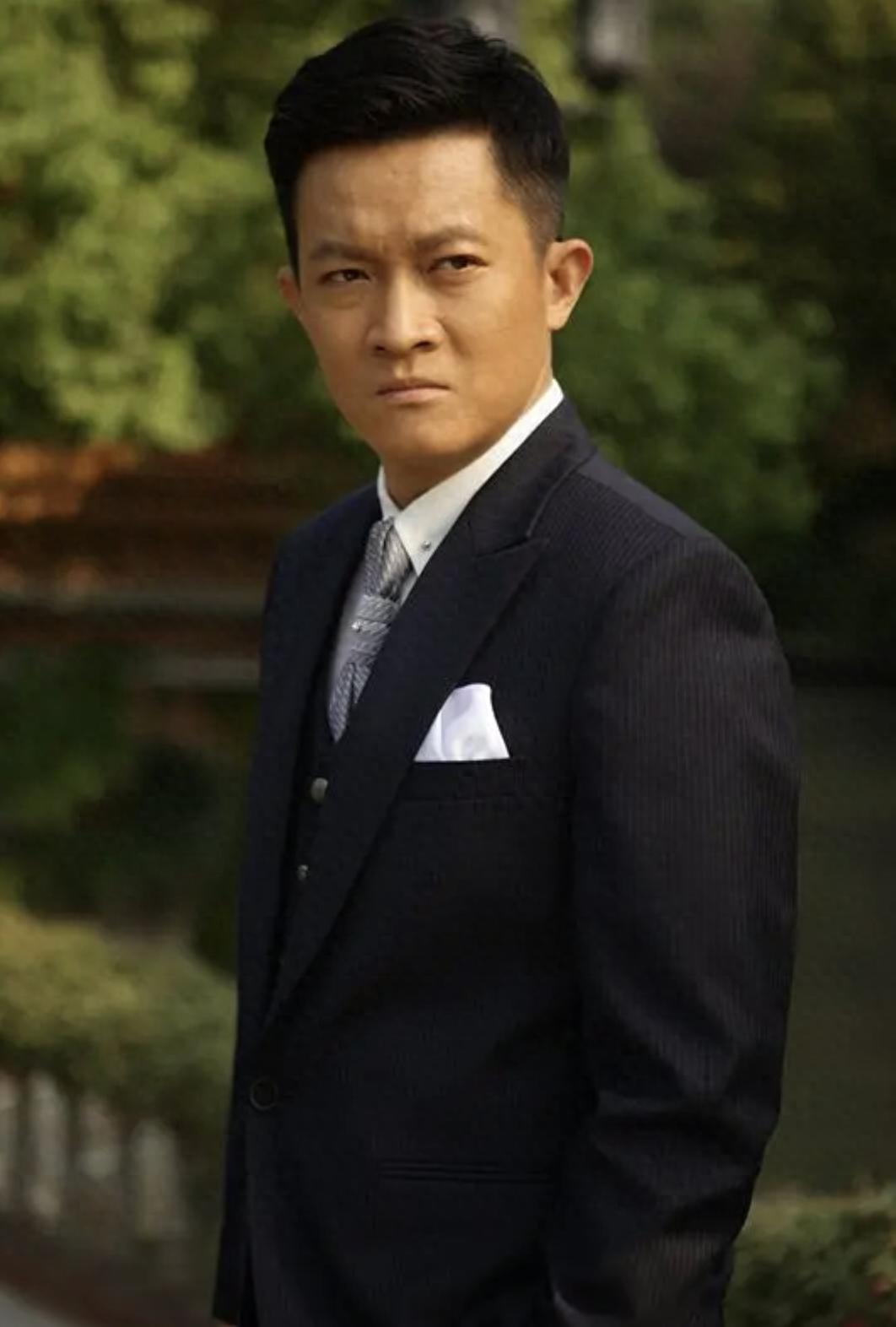 杨志刚:命运交织的艺术之路 杨志刚,一个在演艺圈摸爬滚打多年的演员