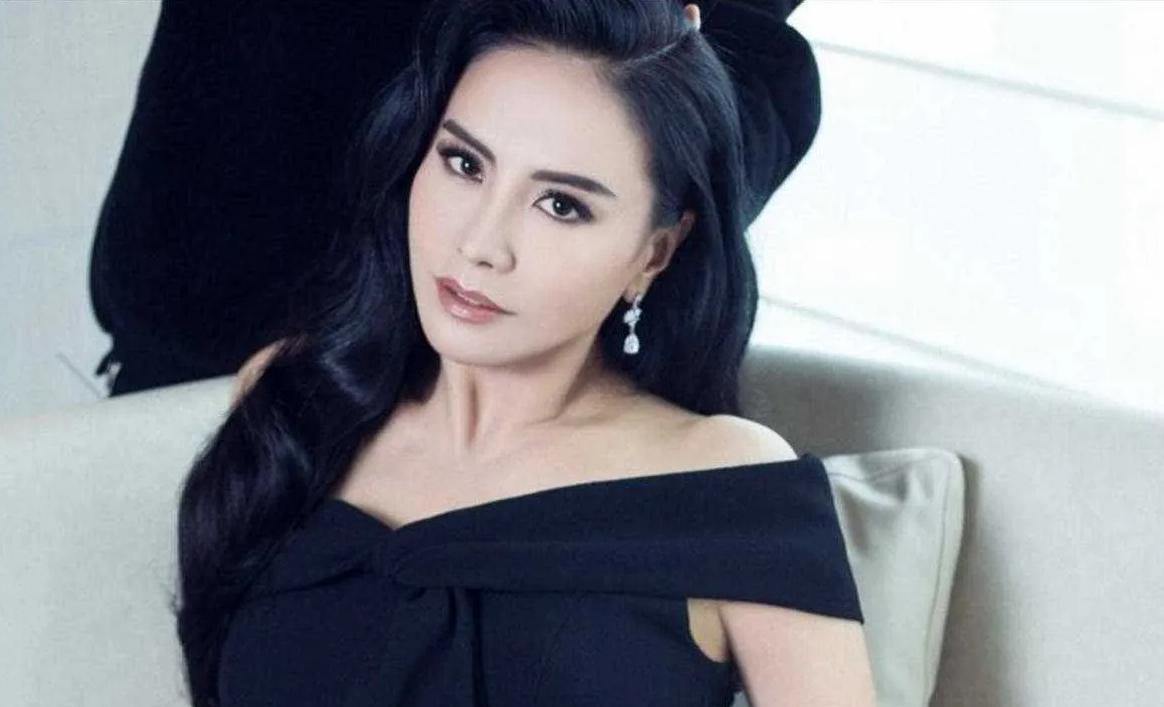 52岁"小昭"近照曝出,颜值依然在线 田丽是香港的著名演员,她在1986年