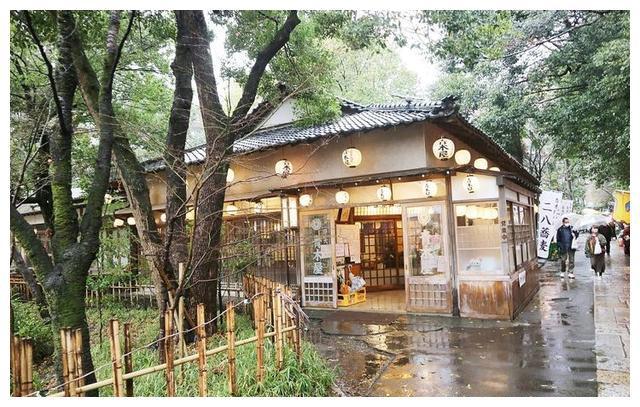 深大寺:东京近郊的宁静之地 历史见证 深大寺是东京都内仅次于浅草寺