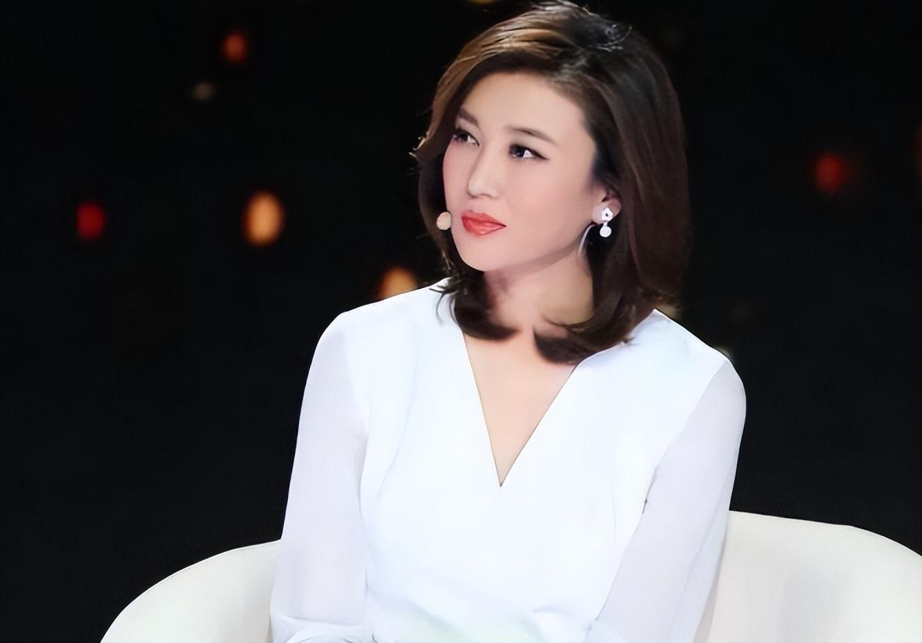 李红:从农村辍学到央视红人,光彩背后的不为人知 李红,央视《海峡两岸