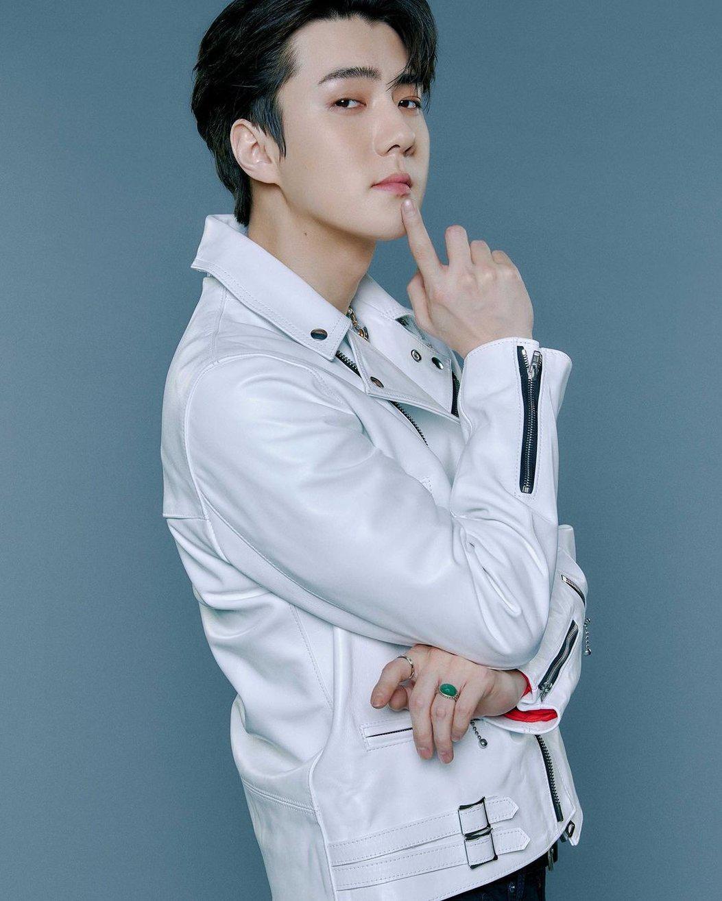 exo的世勋已经低调入伍,作为团队中最后一位开始服兵役的成员,他预计