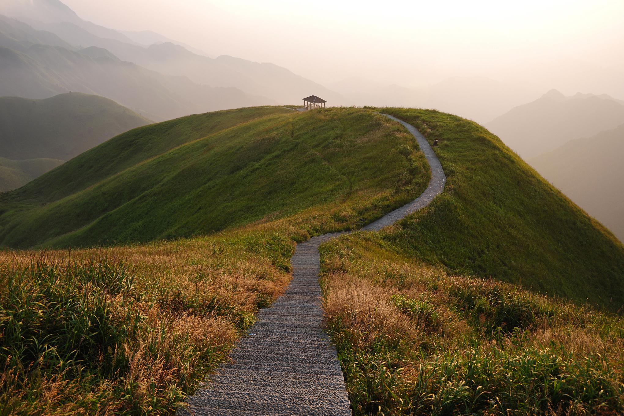 武功山:自然与文化的完美结合 武功山位于中国中部江西省的萍乡市芦溪