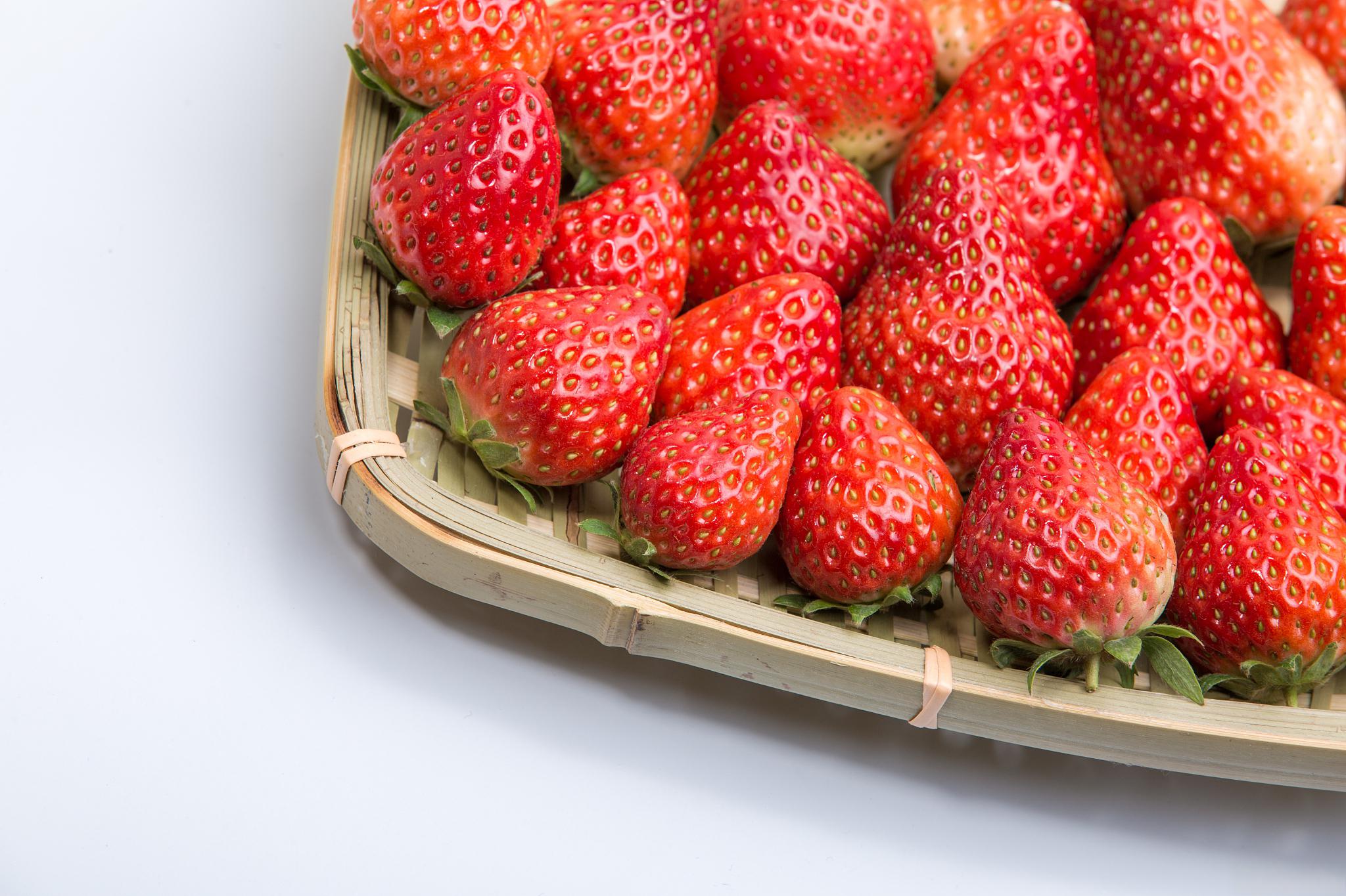 草莓:美味与健康的平衡之道 草莓是孩子们心中的美味佳肴,然而,这迷人